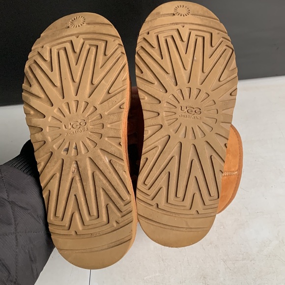 UGG Classic II Short Boots Women’s Size 5 Chestnut Brown Sheepskin Suede Winter - Picture 15 of 16